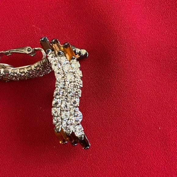 Vintage Clip-On Earrings - Picture 2 of 5